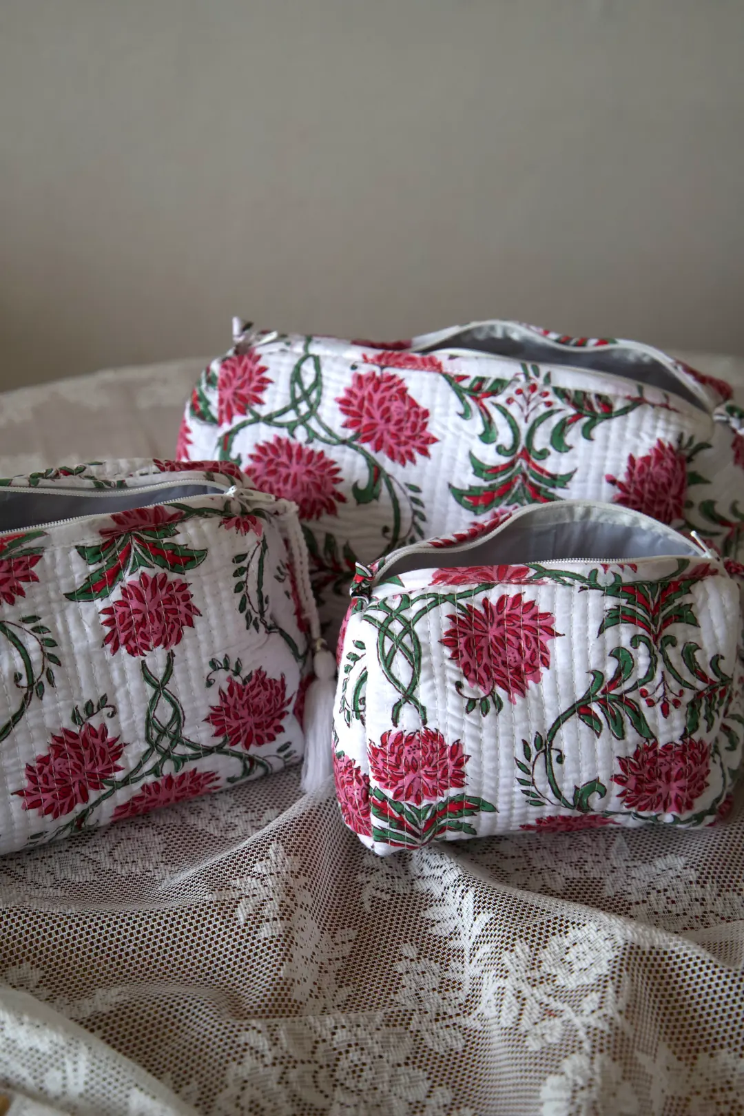 Trousse de toilette matelassée fleurs rose