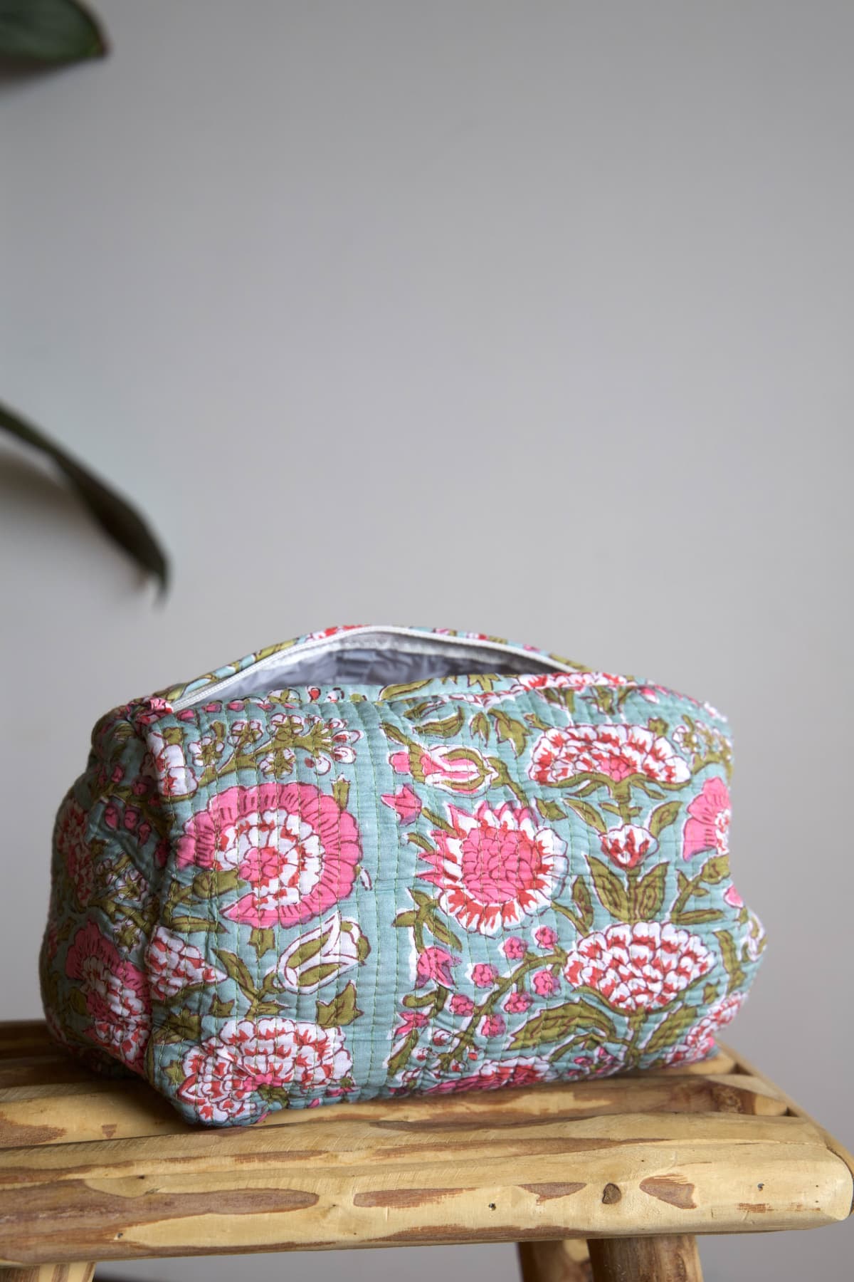Trousse de toilette matelassée bleue