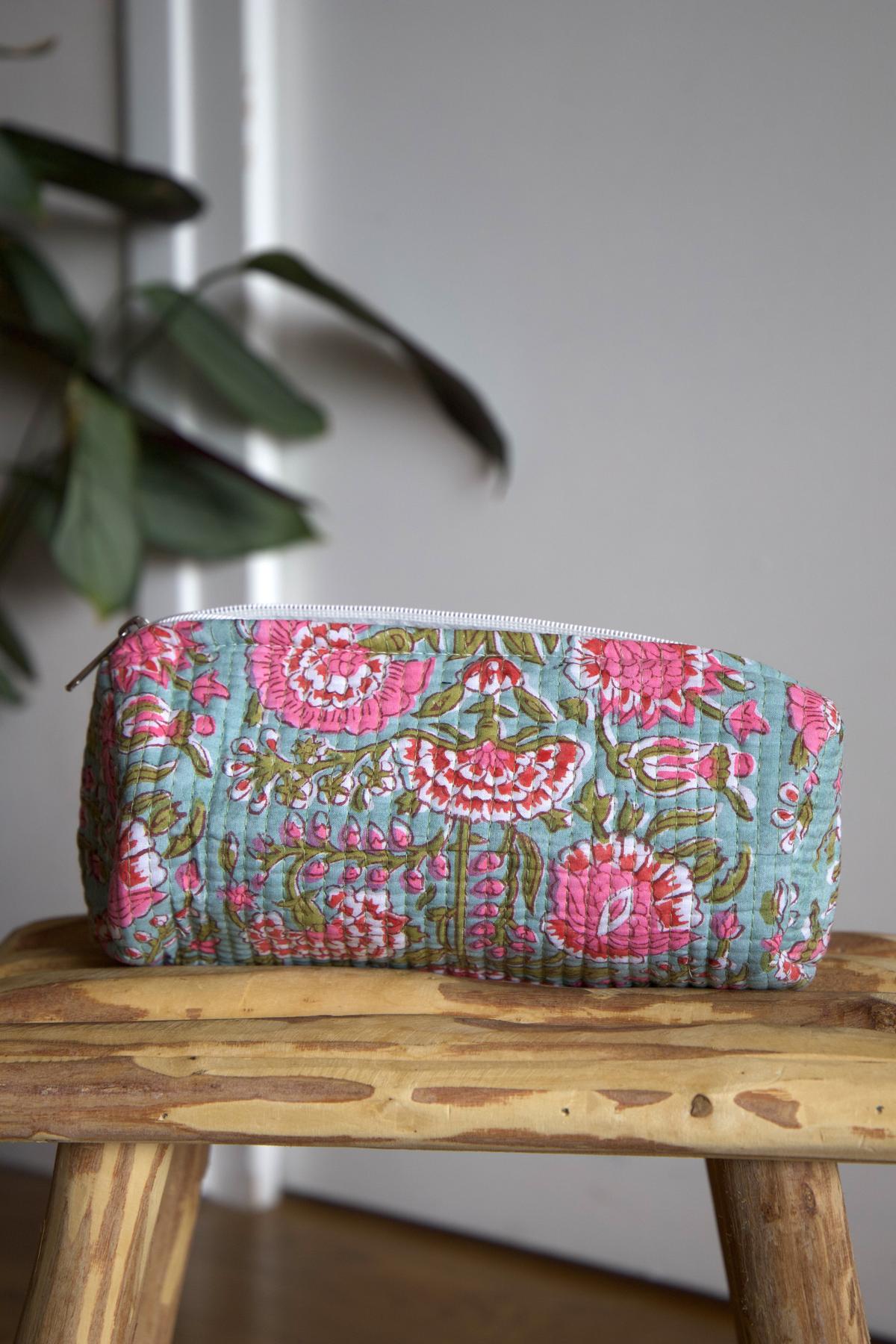 Trousse à crayon matelassé bleu rose vert