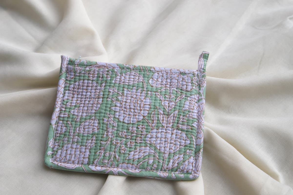 Pochette en coton matelassé vert