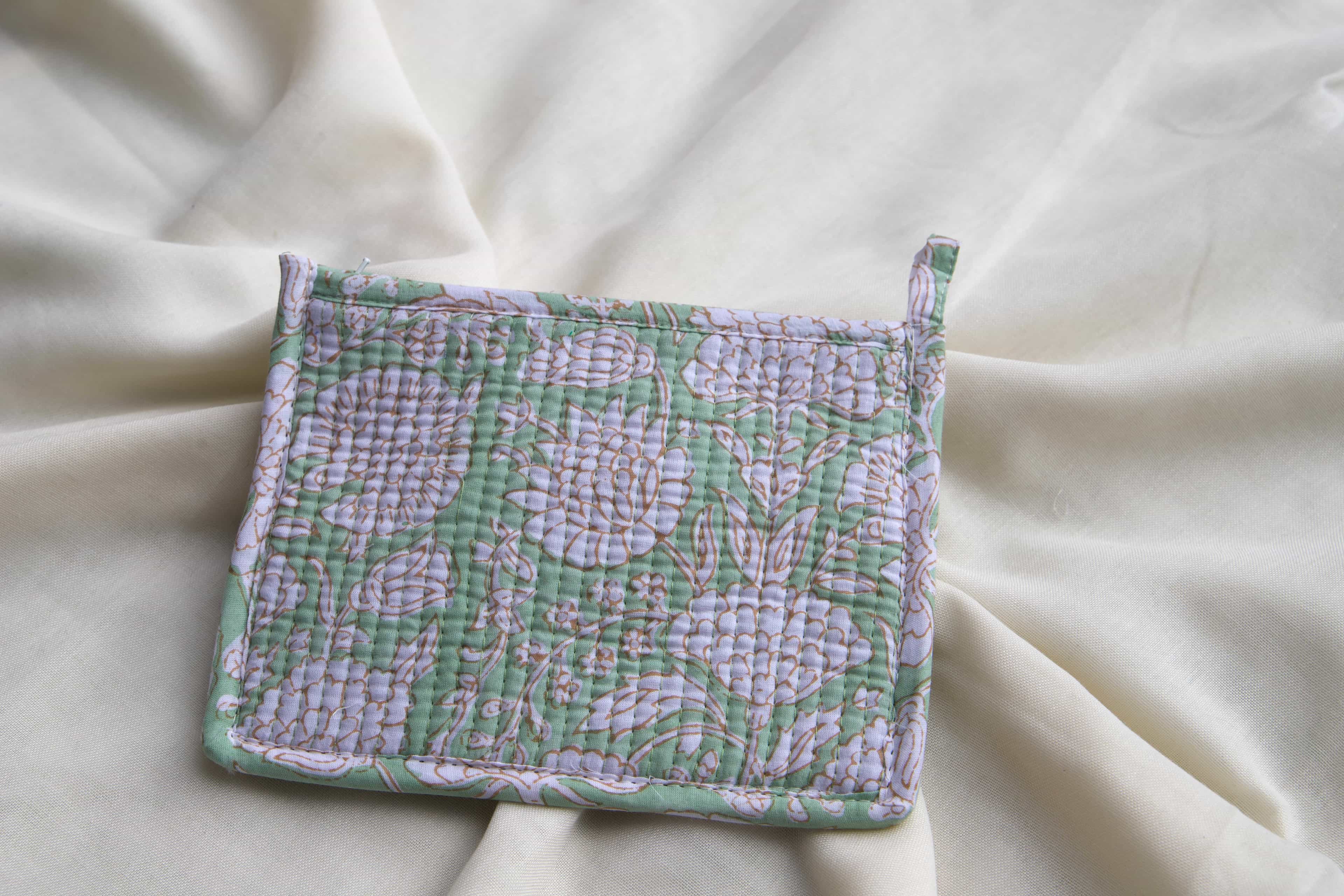 Pochette en coton matelassé vert