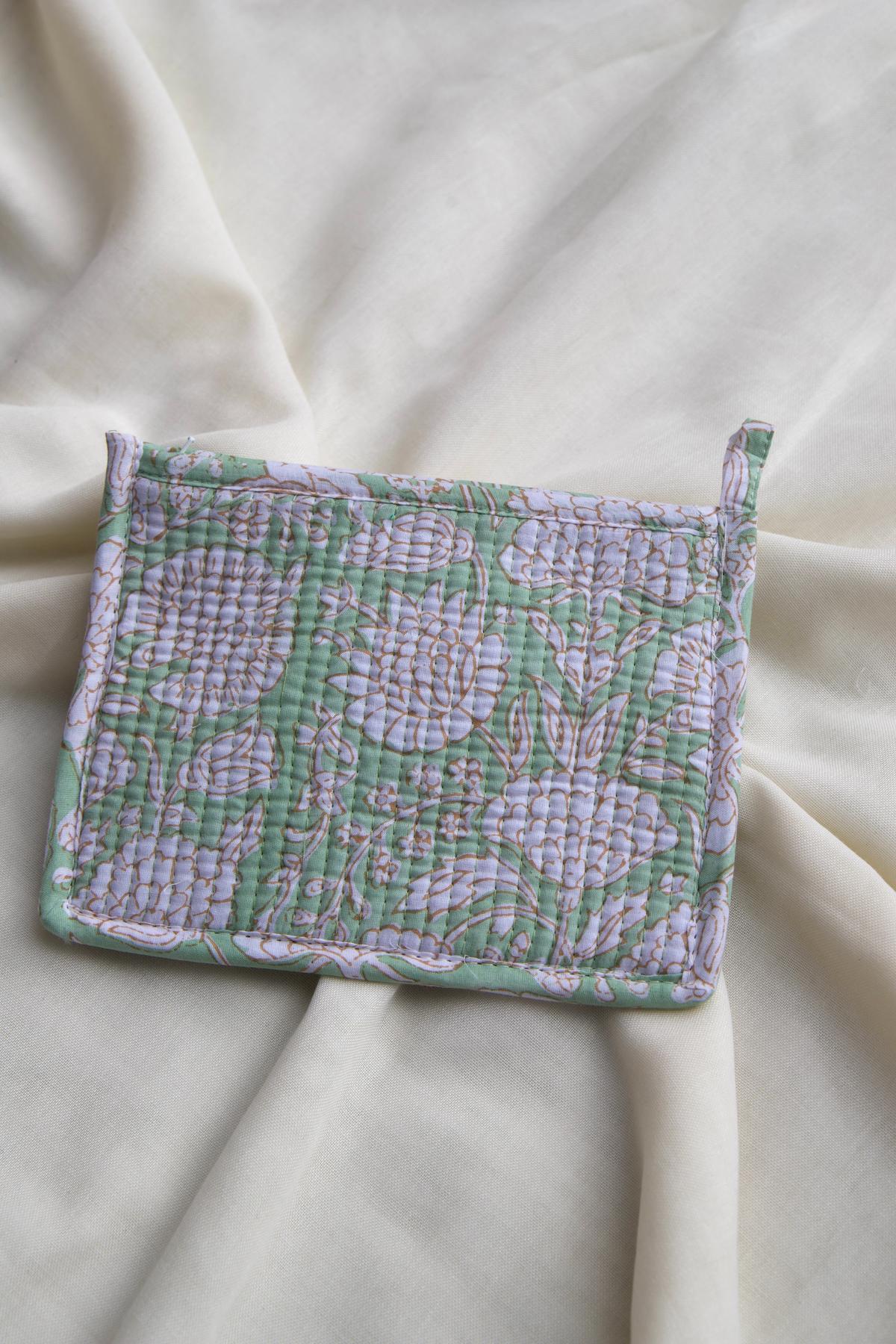 Pochette en coton matelassé vert