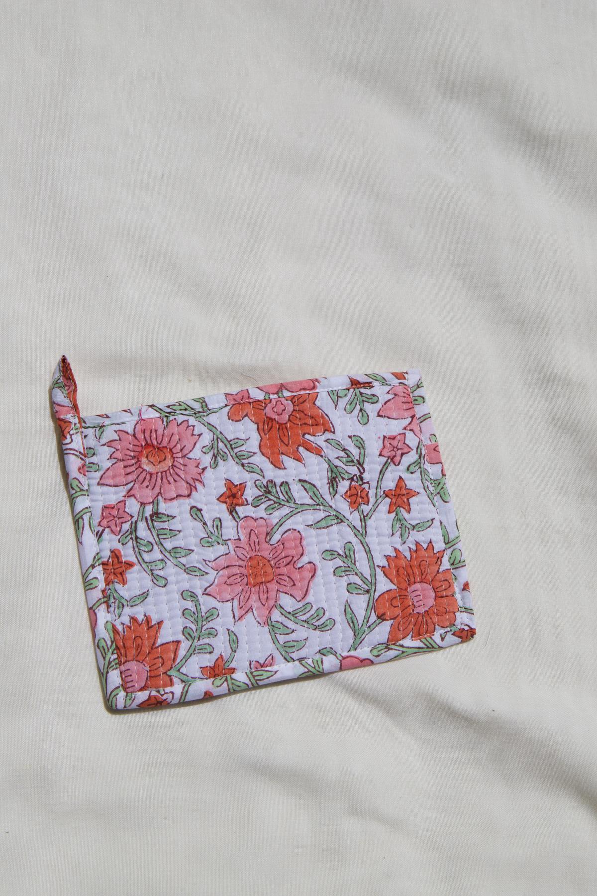 Pochette en coton matelassé fleuris orange et rose