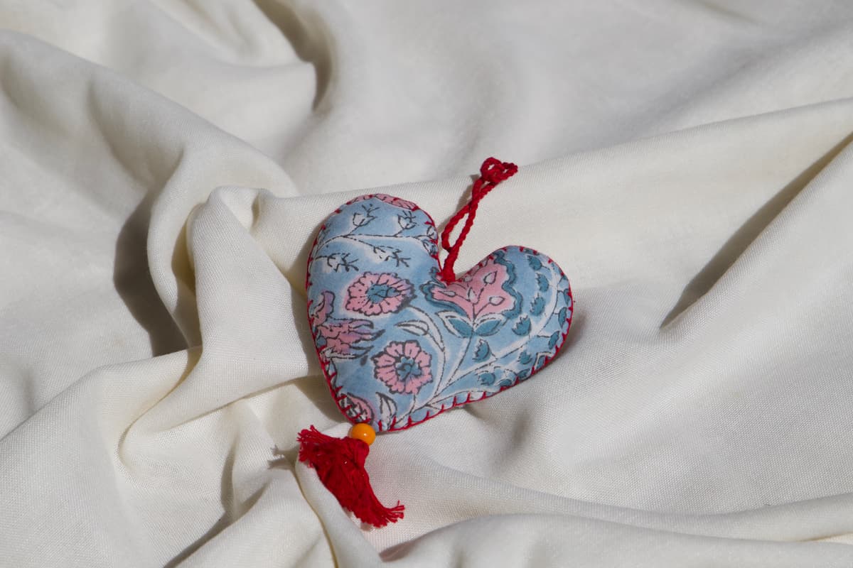 Coeur en coton bleu clair à suspendre