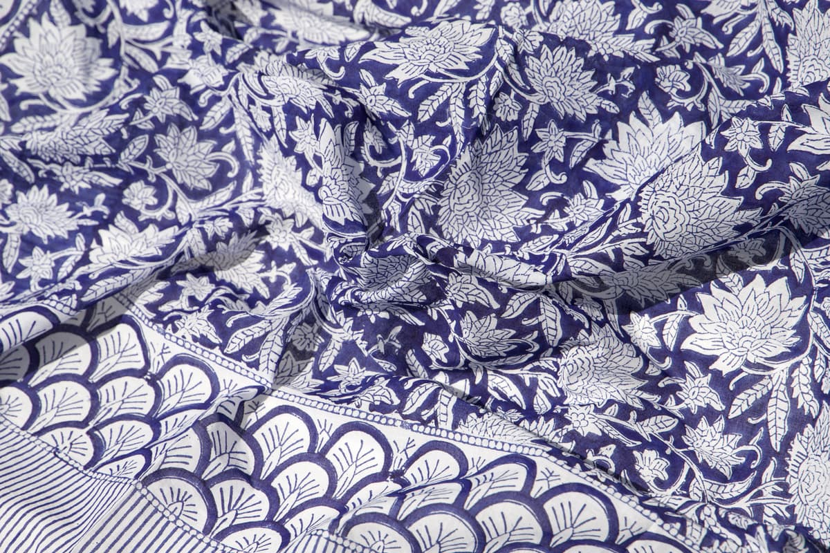 Grand foulard carré en coton bleu