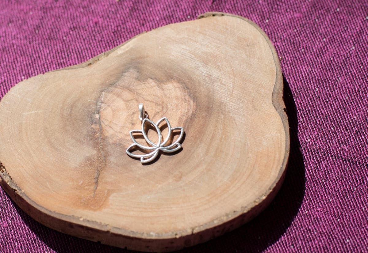 Pendentif en argent avec lotus