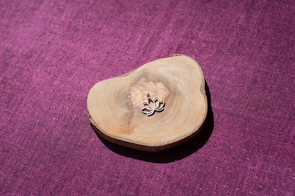 Pendentif en argent avec lotus