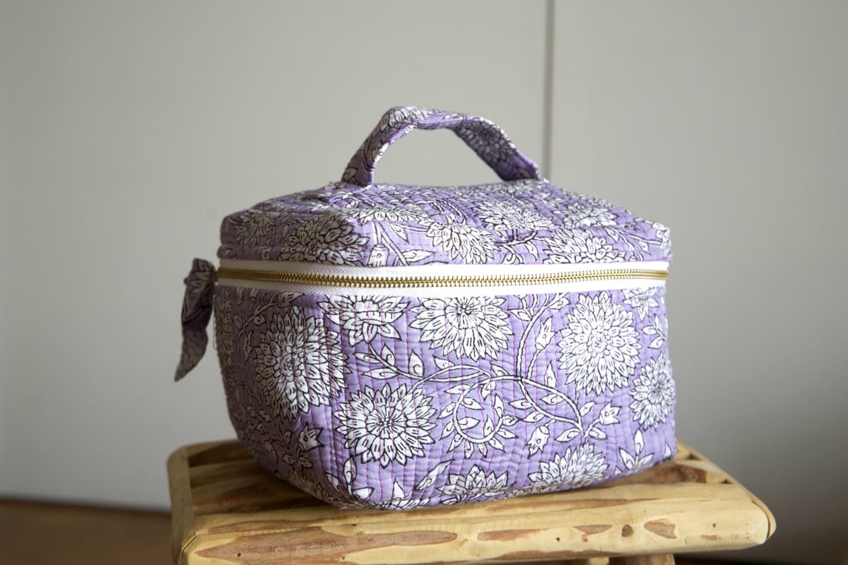 Trousse de toilette type vanity violet