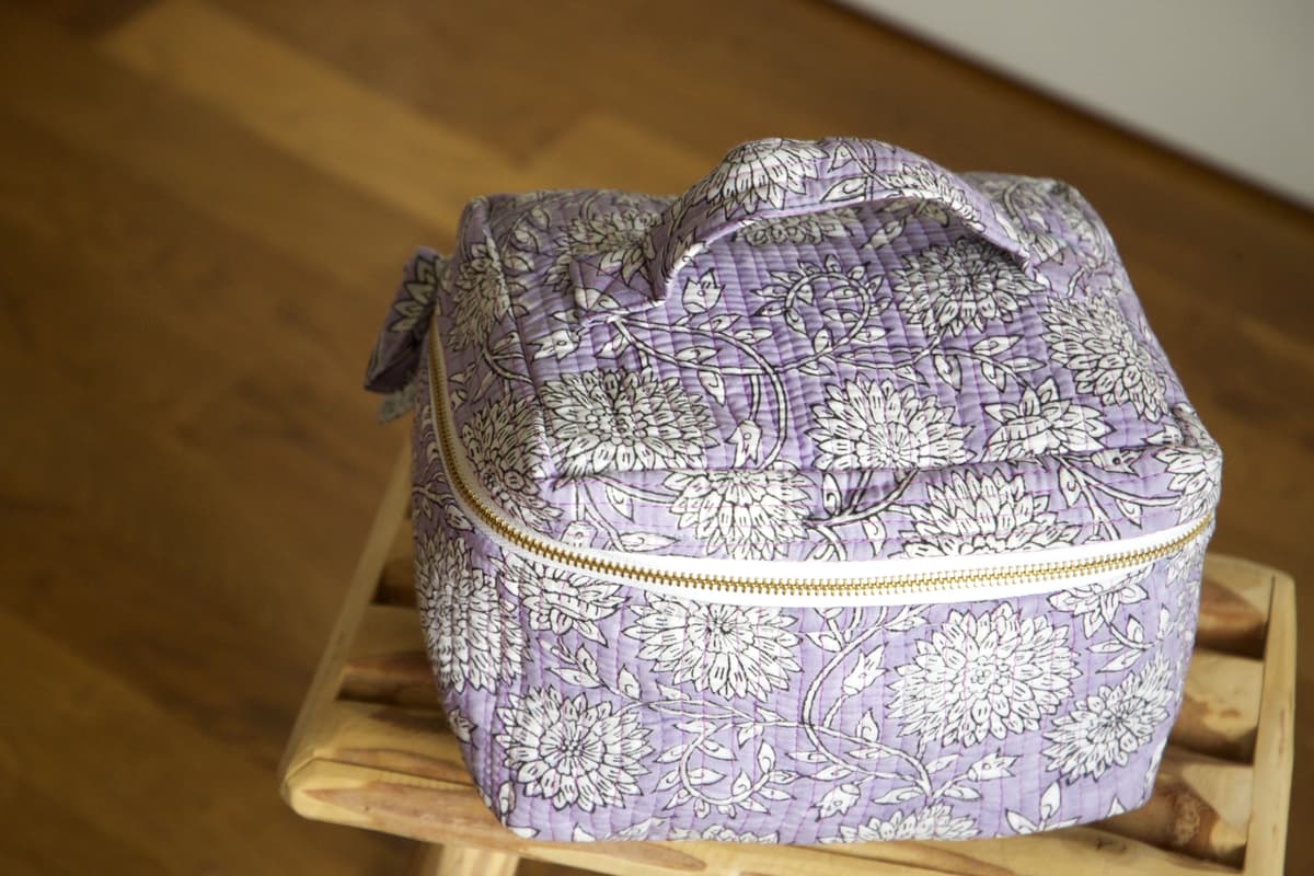 Trousse de toilette type vanity violet