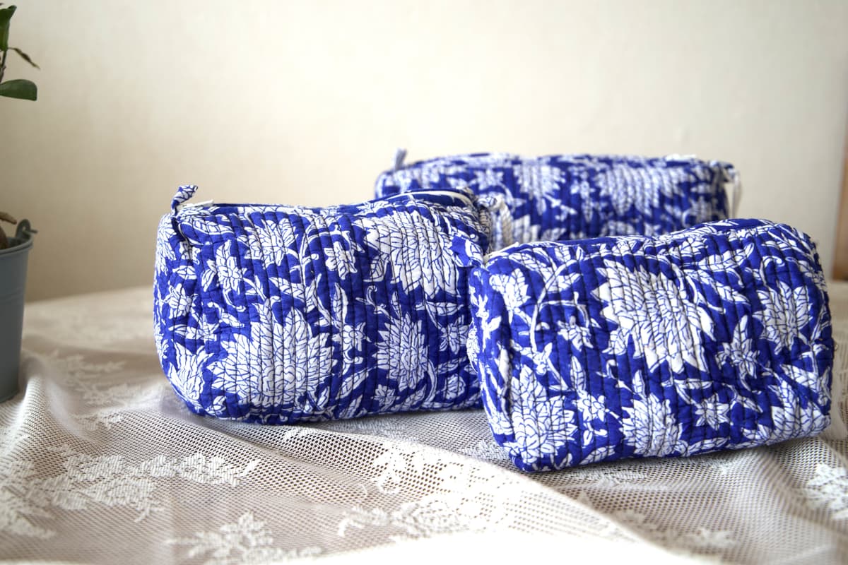 Trousse de toilette matelassée bleue