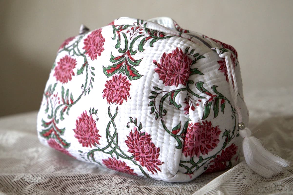Trousse de toilette matelassée fleurs rose