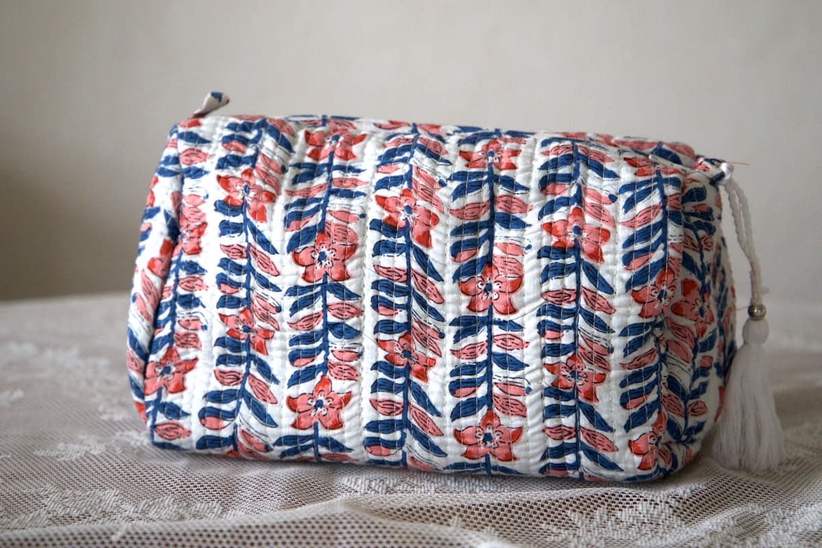Trousse de toilette matelassée rouge et bleu
