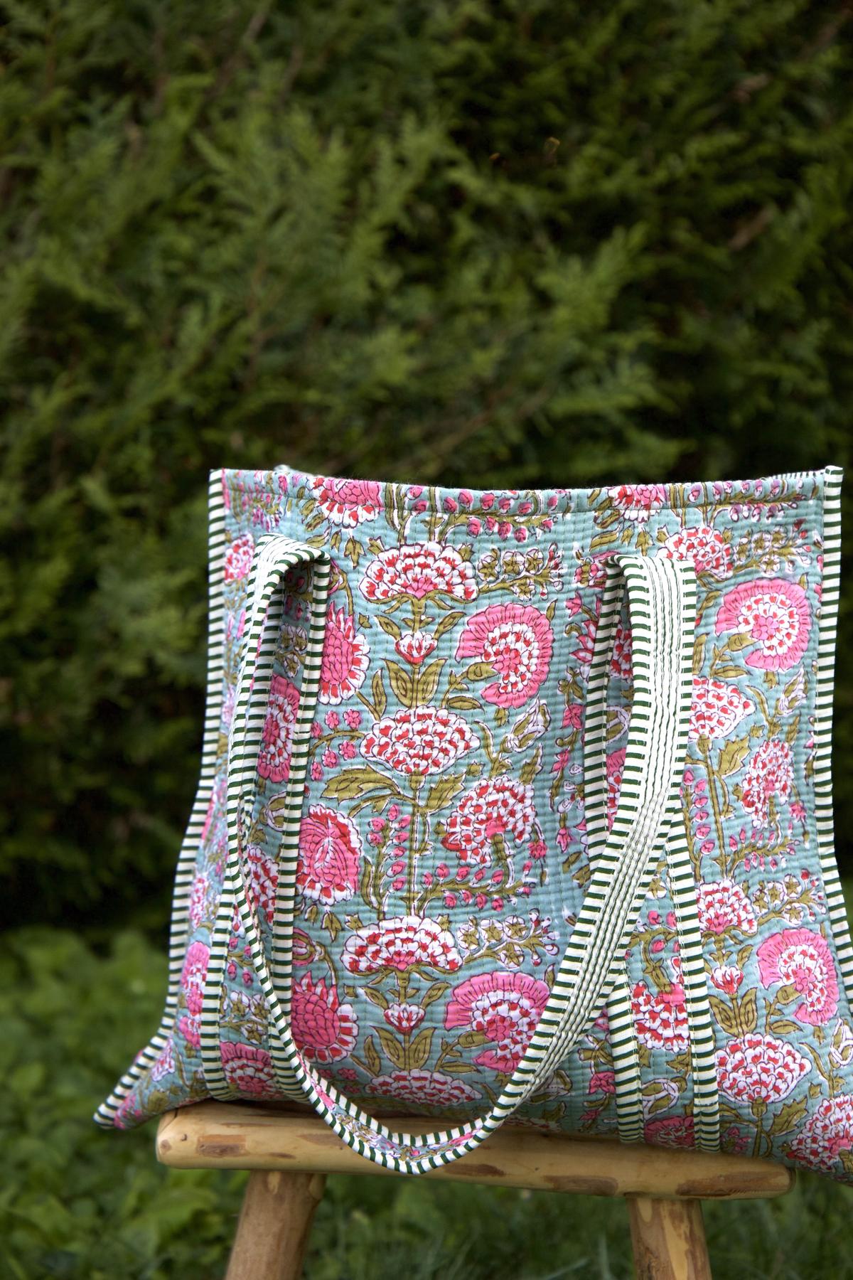 Sac cabas en coton matelassé bleu rose vert