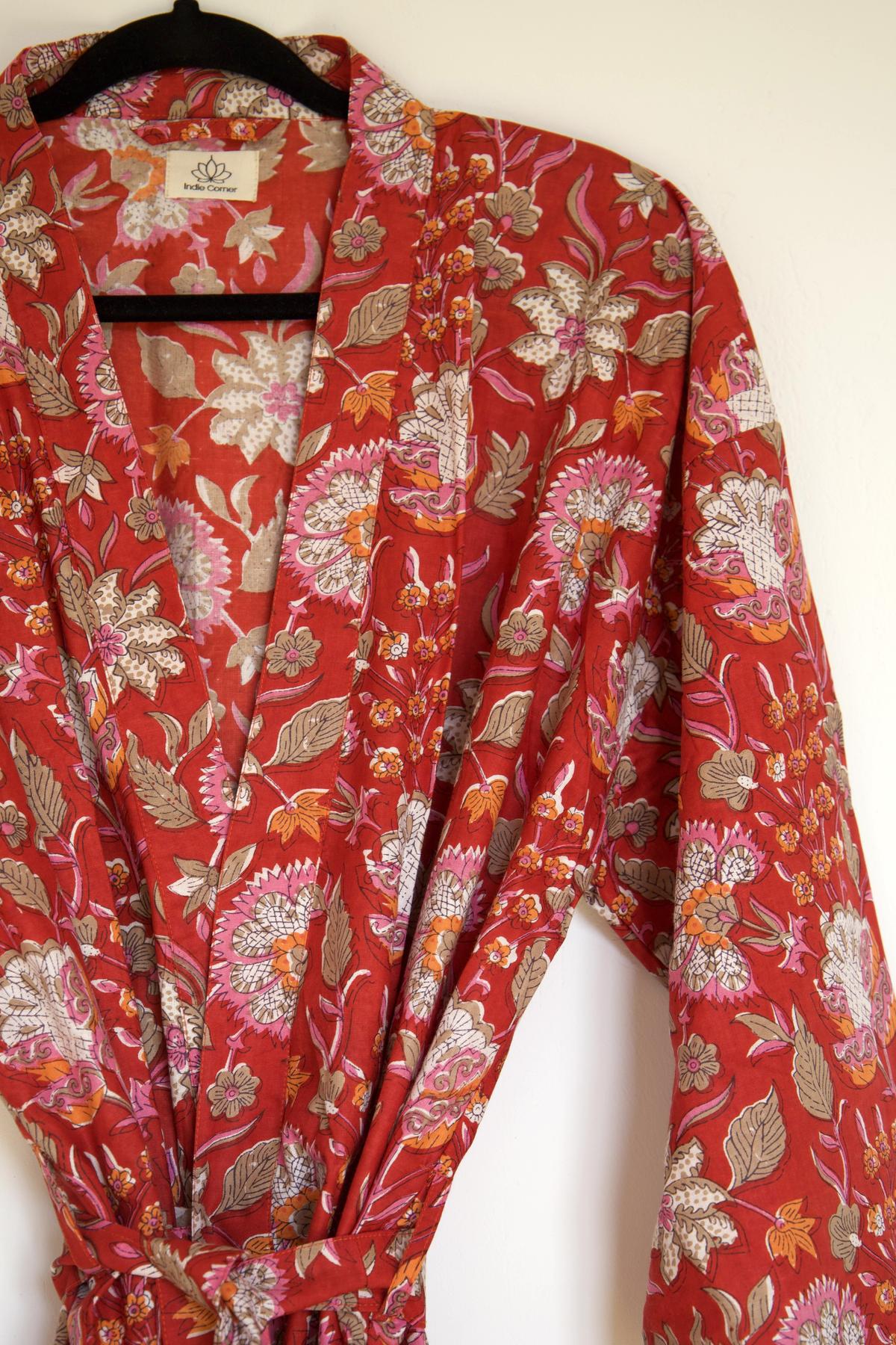 Kimono en coton rouge fleuris