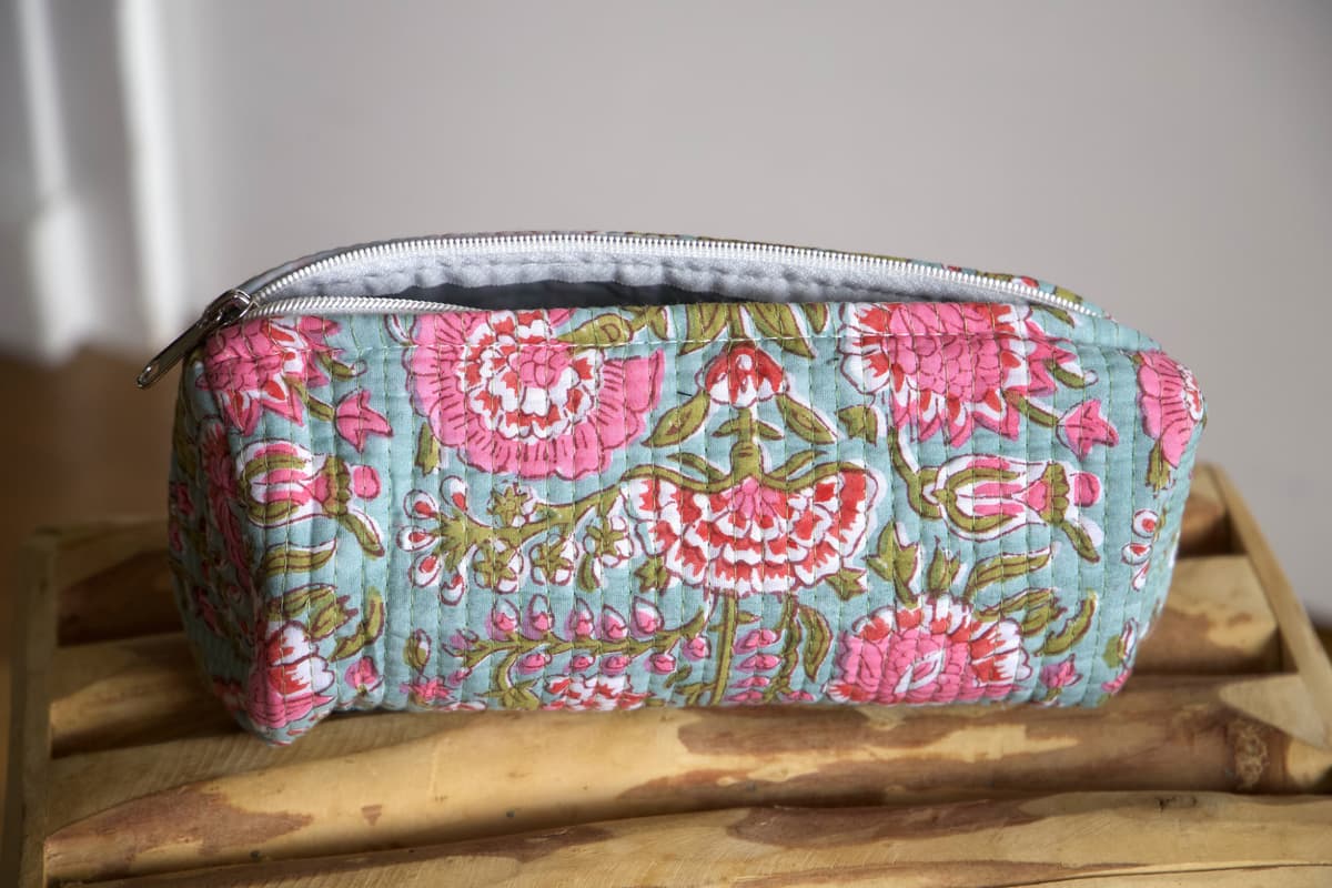 Trousse à crayon matelassé bleu rose vert