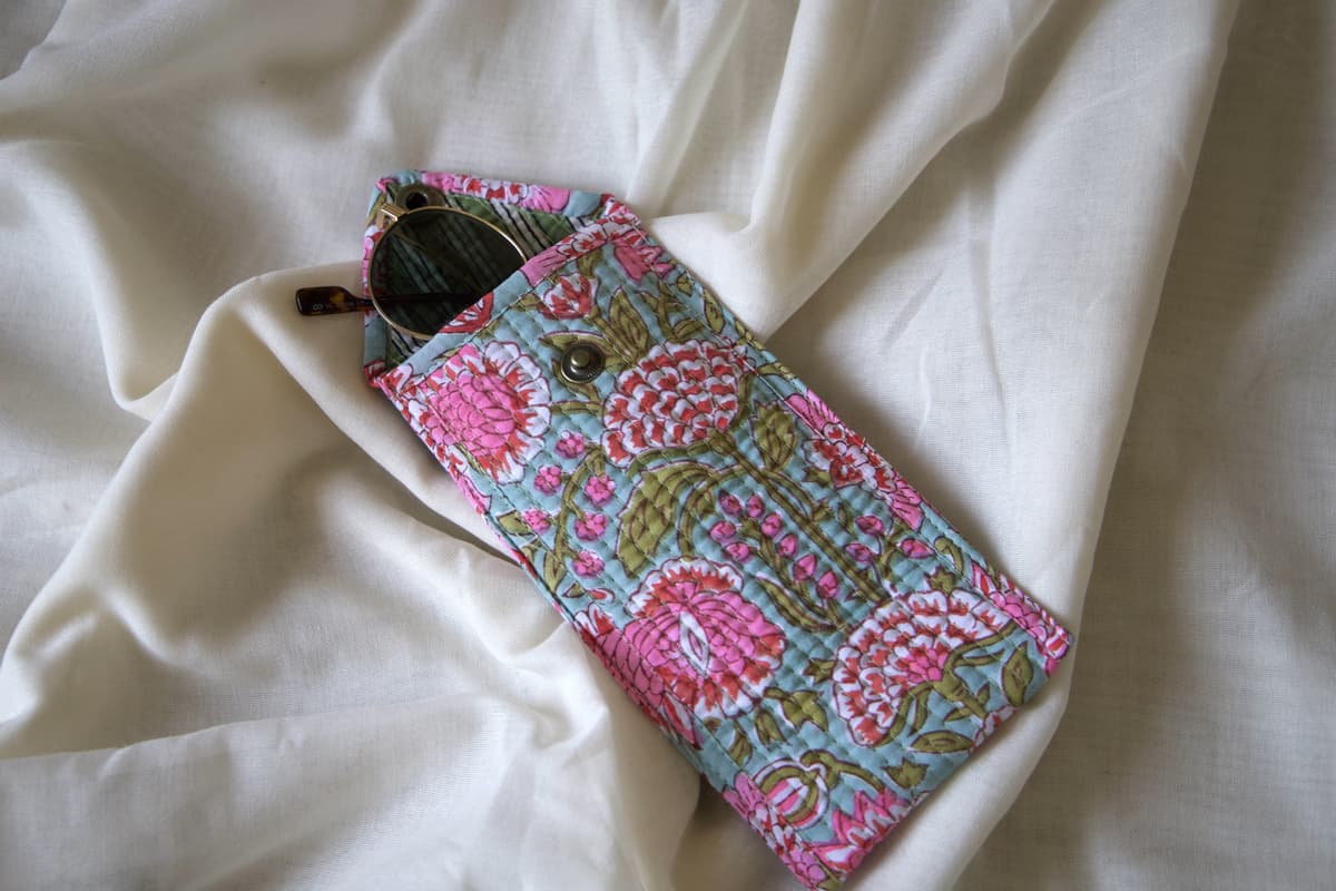 Etui à lunette en coton matelassé bleu rose vert