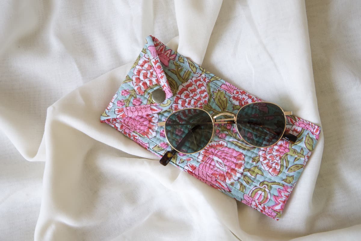 Etui à lunette en coton matelassé bleu rose vert